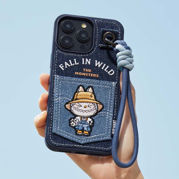 Coque Labubu Fall In Wild avec Lanière | iPhone 14 Pro Max & 15 Pro Max
