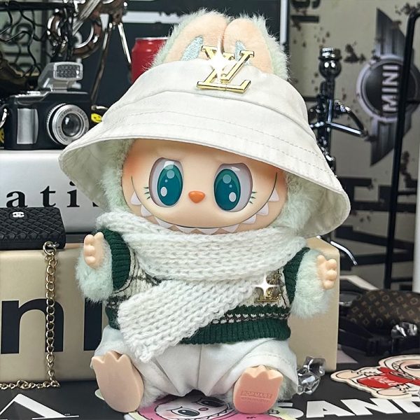 Labubu Hiver Blanc – Look Louis Vuitton Neig