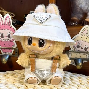 Labubu Look Urbain Édition Blanche Casual