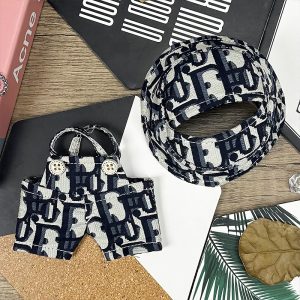 Ensemble Monogramme Contrasté pour Labubu Élégance Graphique en Noir & Blanc