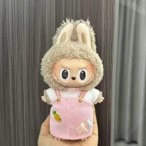 Costume Salopette Rose Ananas pour Figurine Labubu – Édition Kawaii Gourmande