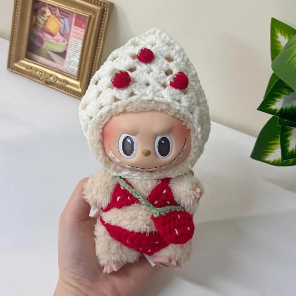 Labubu Printemps en Salopette Rose Modèle avec Chapeau à Oreilles de Lapin – Image 3