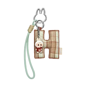 Pendentif Lettre “H” Labubu – Pin for Love Series