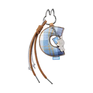 Pendentif Lettre “C” Labubu – Pin for Love Series