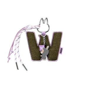 Pendentif Lettre “W” Labubu – Pin for Love Series