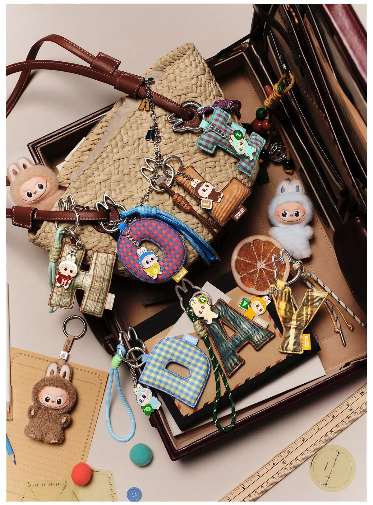 Pendentif Labubu OMG! – Pin for Love Series | Édition Secrète Ultra Rare en Blind Box (N–Z) – Image 4