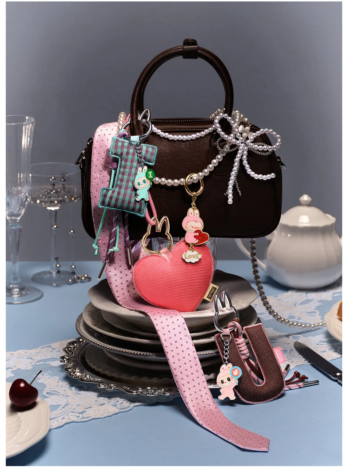 Pendentif Labubu OMG! – Pin for Love Series | Édition Secrète Ultra Rare en Blind Box (N–Z) – Image 3