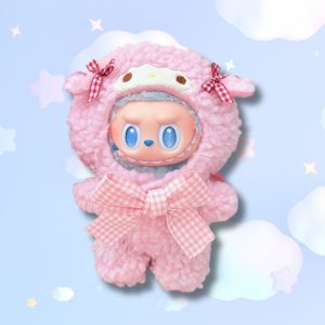 Labubu × Sanrio My Sweet Piano – Peluche Cosplay Rose Fluffy 17 cm (Édition Collector Kawaii Pastel)