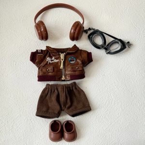 Tenue Labubu 17 cm – Ensemble “Aviator Pilot” avec Blouson Simili-Cuir, Lunettes Vintage et Casque d’Aviateur
