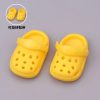Chaussures Labubu 17 cm – Sandales & Tongs d’Été Colorées (10 Variations) | Accessoire Miniature Kawaii - 💛 Yellow